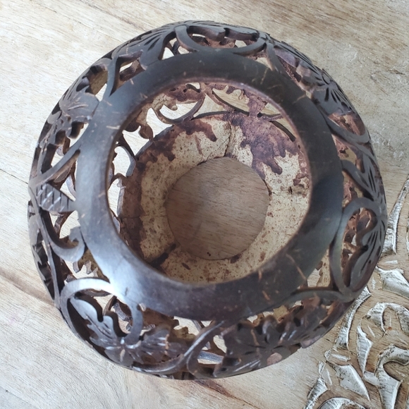 Handcarved coconut from Thailand with lizard designs - Picture 4 of 6